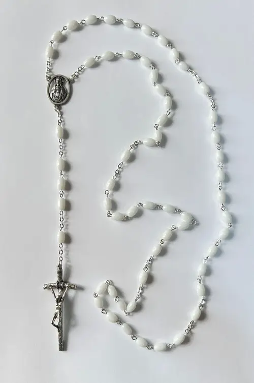 Terço oval com a cruz pastoral - Branco