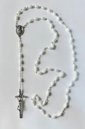 Terço oval com a cruz pastoral - Branco